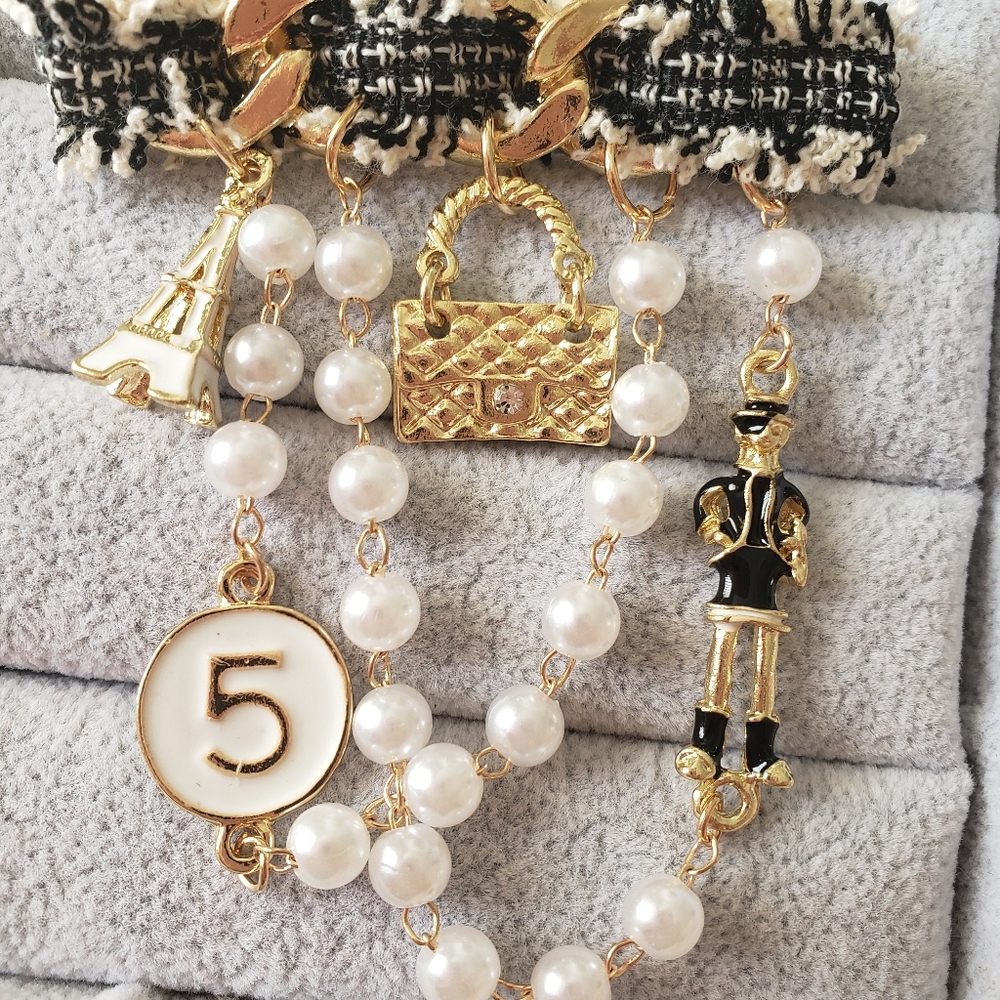 (SOLD)Brooch with purse, #5 an pearls charm